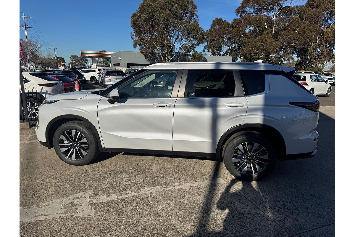 2025 Mitsubishi Outlander LS ZM