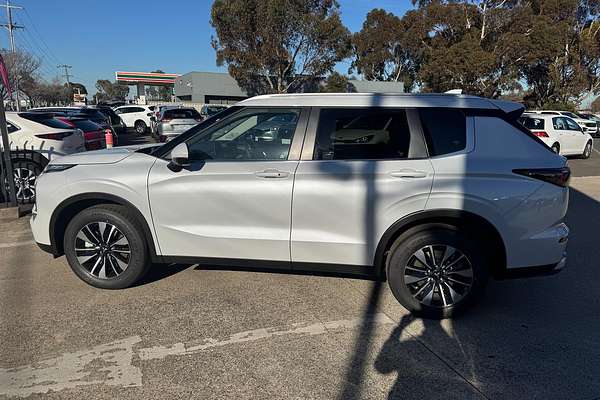 2025 Mitsubishi Outlander LS ZM