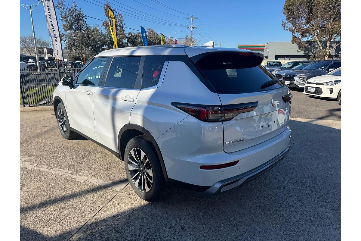 2025 Mitsubishi Outlander LS ZM