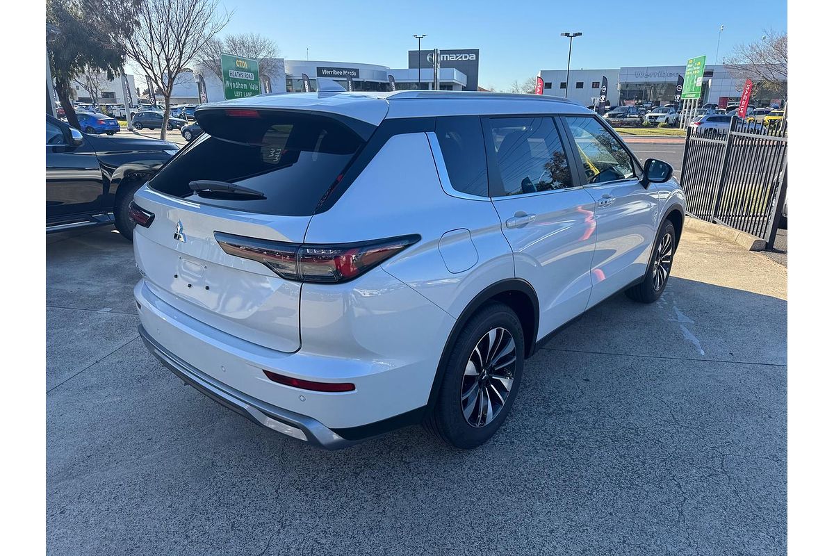 2025 Mitsubishi Outlander LS ZM