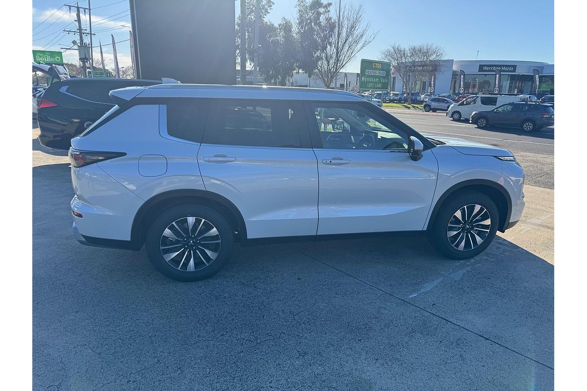 2025 Mitsubishi Outlander LS ZM