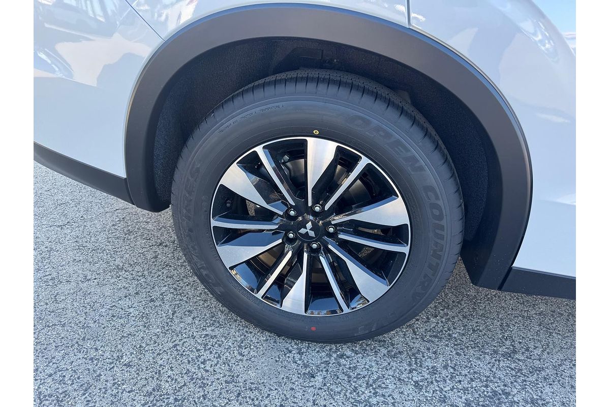 2025 Mitsubishi Outlander LS ZM