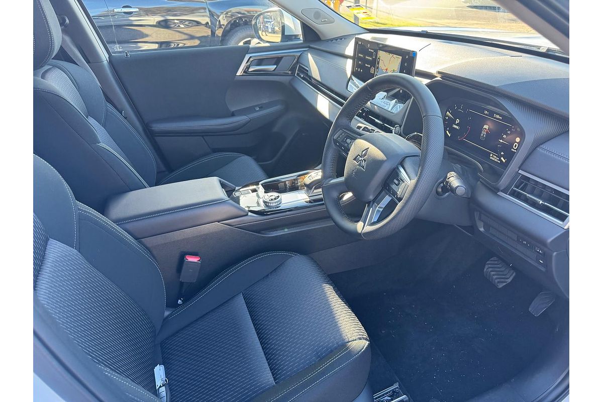 2025 Mitsubishi Outlander LS ZM