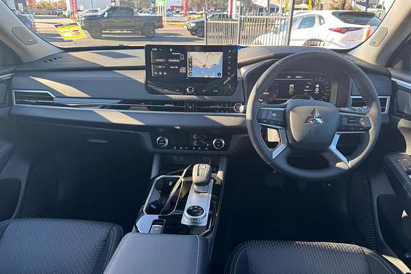 2025 Mitsubishi Outlander LS ZM