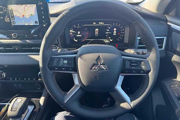 2025 Mitsubishi Outlander LS ZM