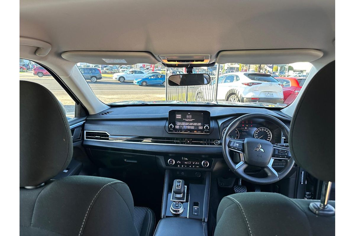 2023 Mitsubishi Outlander ES ZM