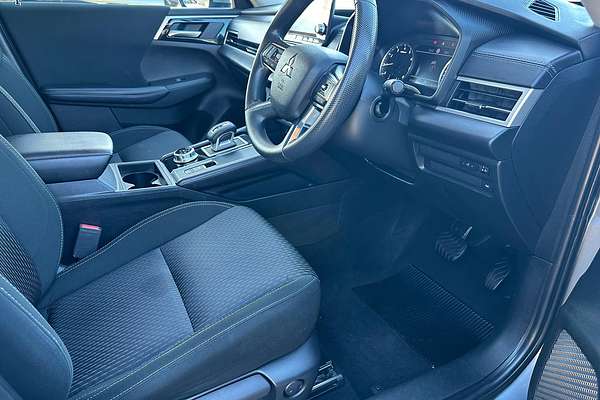 2023 Mitsubishi Outlander ES ZM