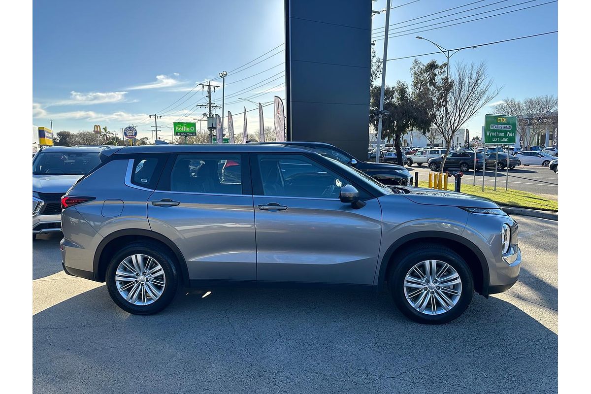 2023 Mitsubishi Outlander ES ZM