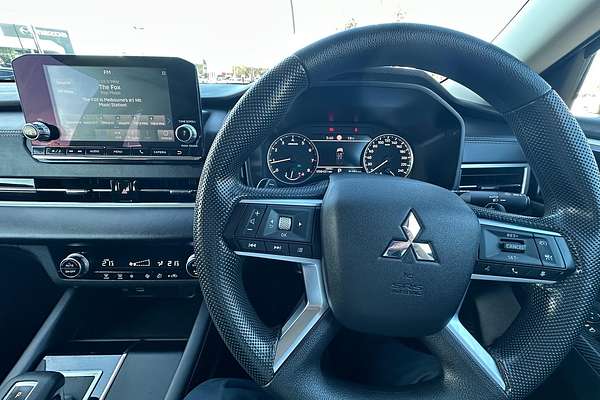 2023 Mitsubishi Outlander ES ZM