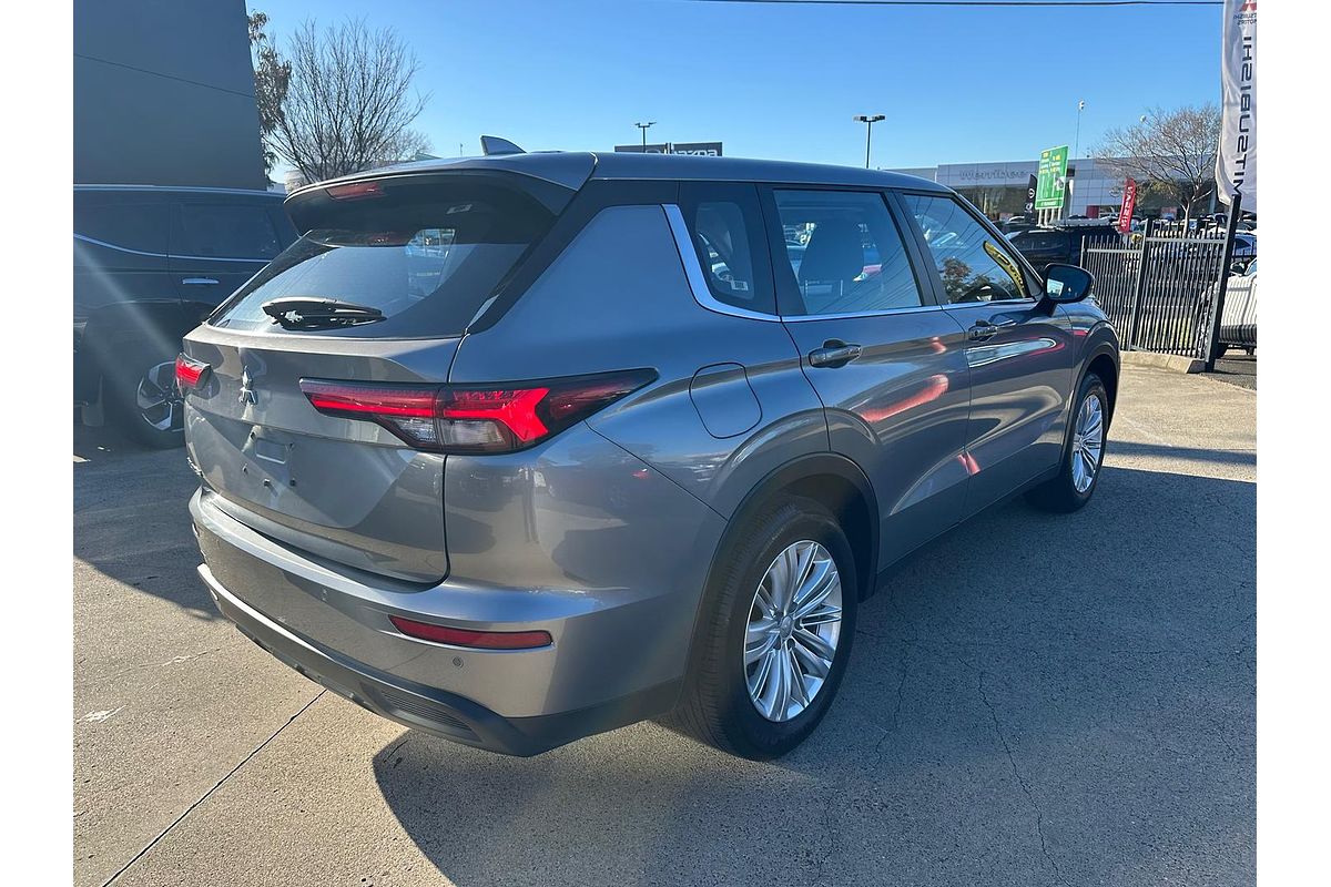 2023 Mitsubishi Outlander ES ZM