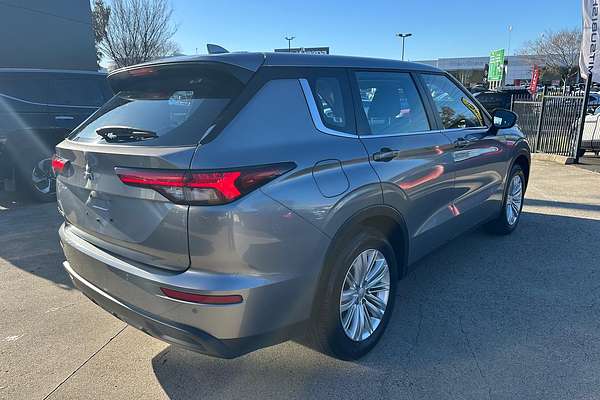 2023 Mitsubishi Outlander ES ZM