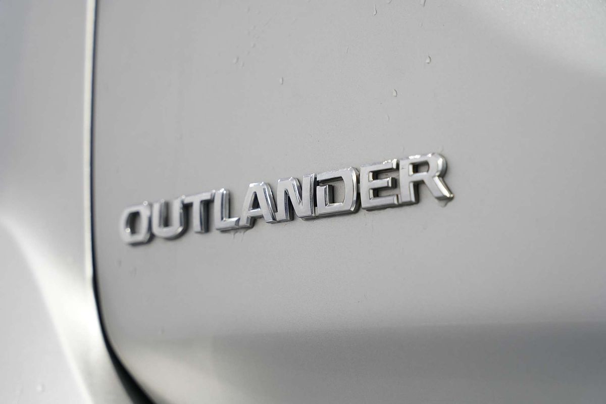 2019 Mitsubishi Outlander ES ADAS ZL