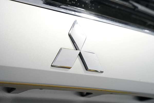 2019 Mitsubishi Outlander ES ADAS ZL