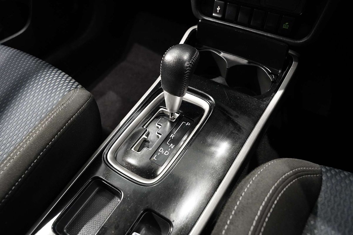 2019 Mitsubishi Outlander ES ADAS ZL