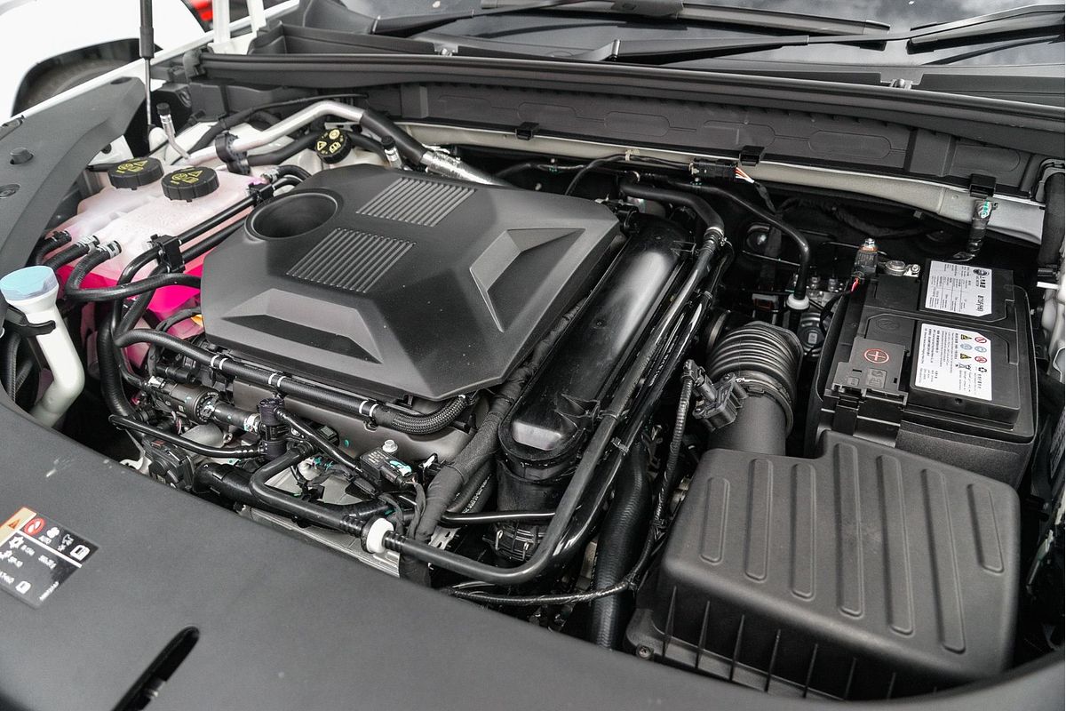 2025 MG HS Essence AS33