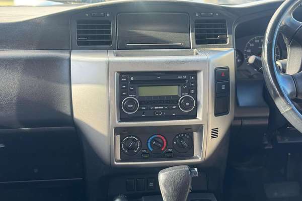 2010 Nissan Patrol DX GU 7
