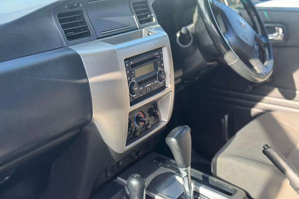 2010 Nissan Patrol DX GU 7