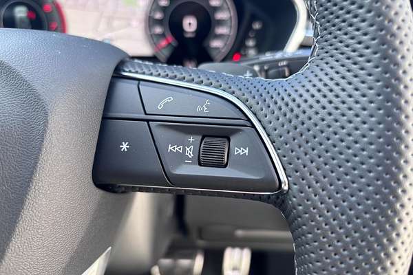 2025 Audi Q3 40 TFSI S line F3