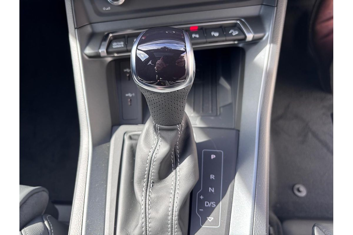 2025 Audi Q3 40 TFSI S line F3