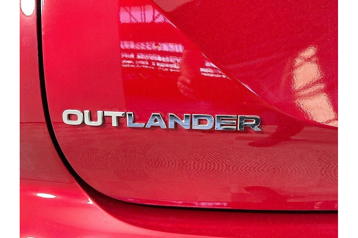 2023 Mitsubishi OUTLANDER                OUTLANDER LS BLACK EDITION 7 SEAT (2WD) ZM2B46