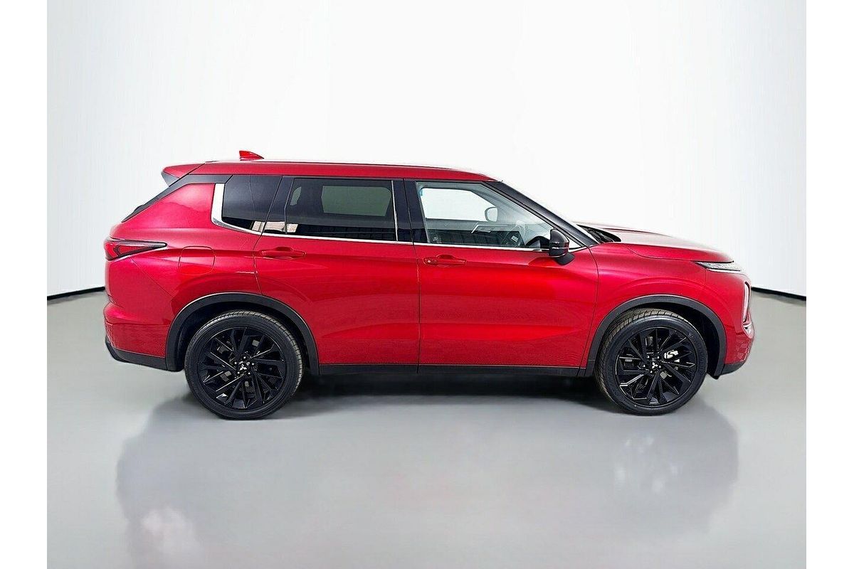 2023 Mitsubishi OUTLANDER                OUTLANDER LS BLACK EDITION 7 SEAT (2WD) ZM2B46