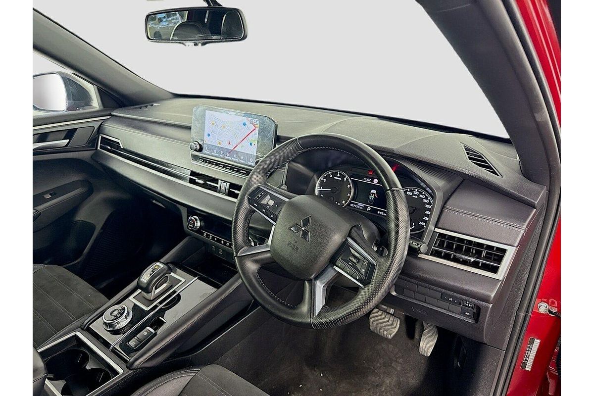2023 Mitsubishi OUTLANDER                OUTLANDER LS BLACK EDITION 7 SEAT (2WD) ZM2B46