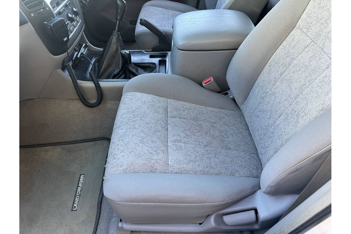 2003 Toyota Landcruiser GXL HDJ100R