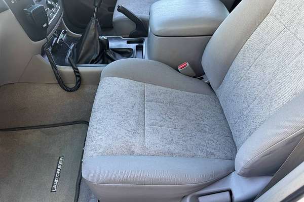 2003 Toyota Landcruiser GXL HDJ100R
