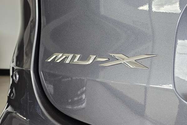 2023 Isuzu MU-X LS-T