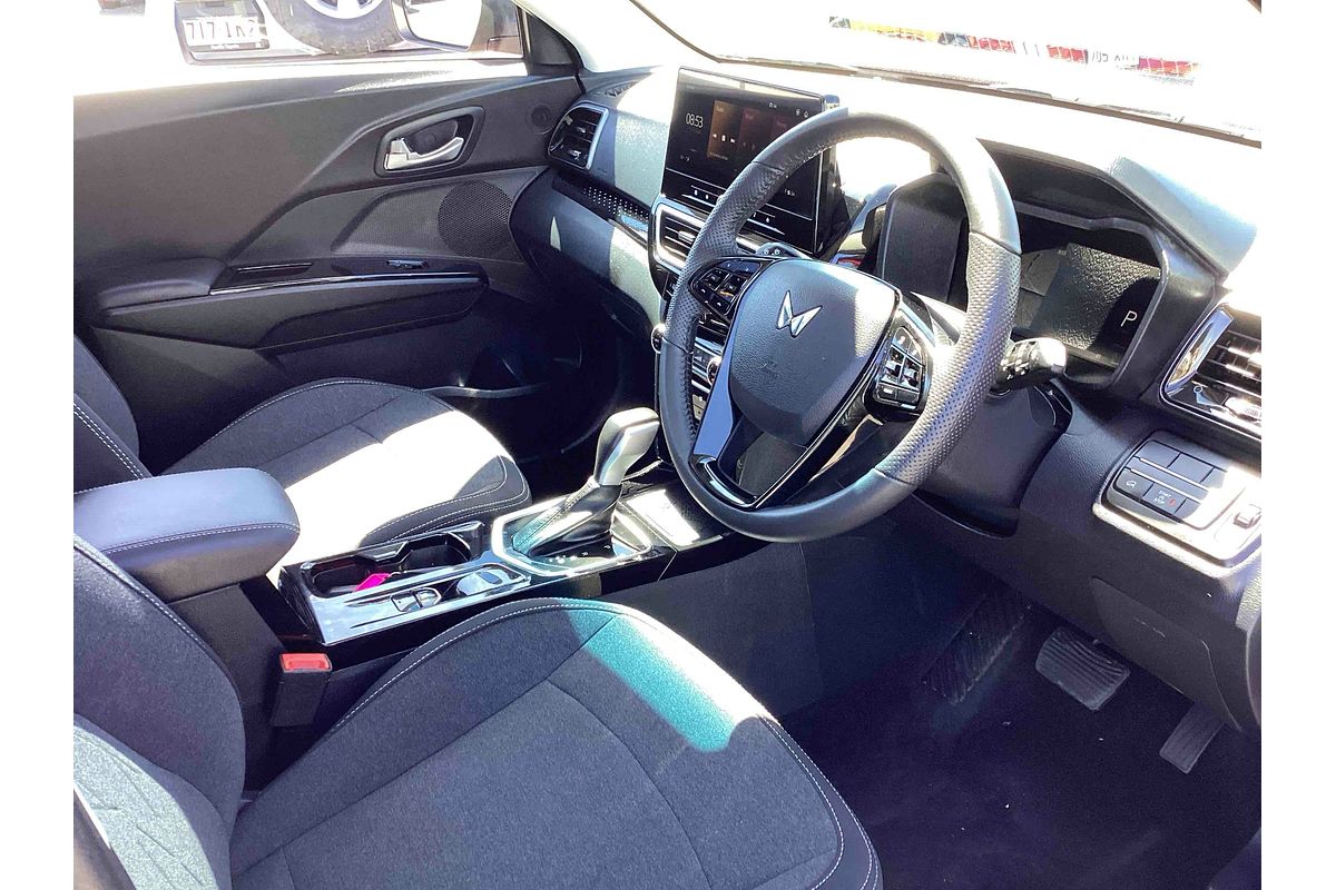 2025 Mahindra XUV3XO AX5L