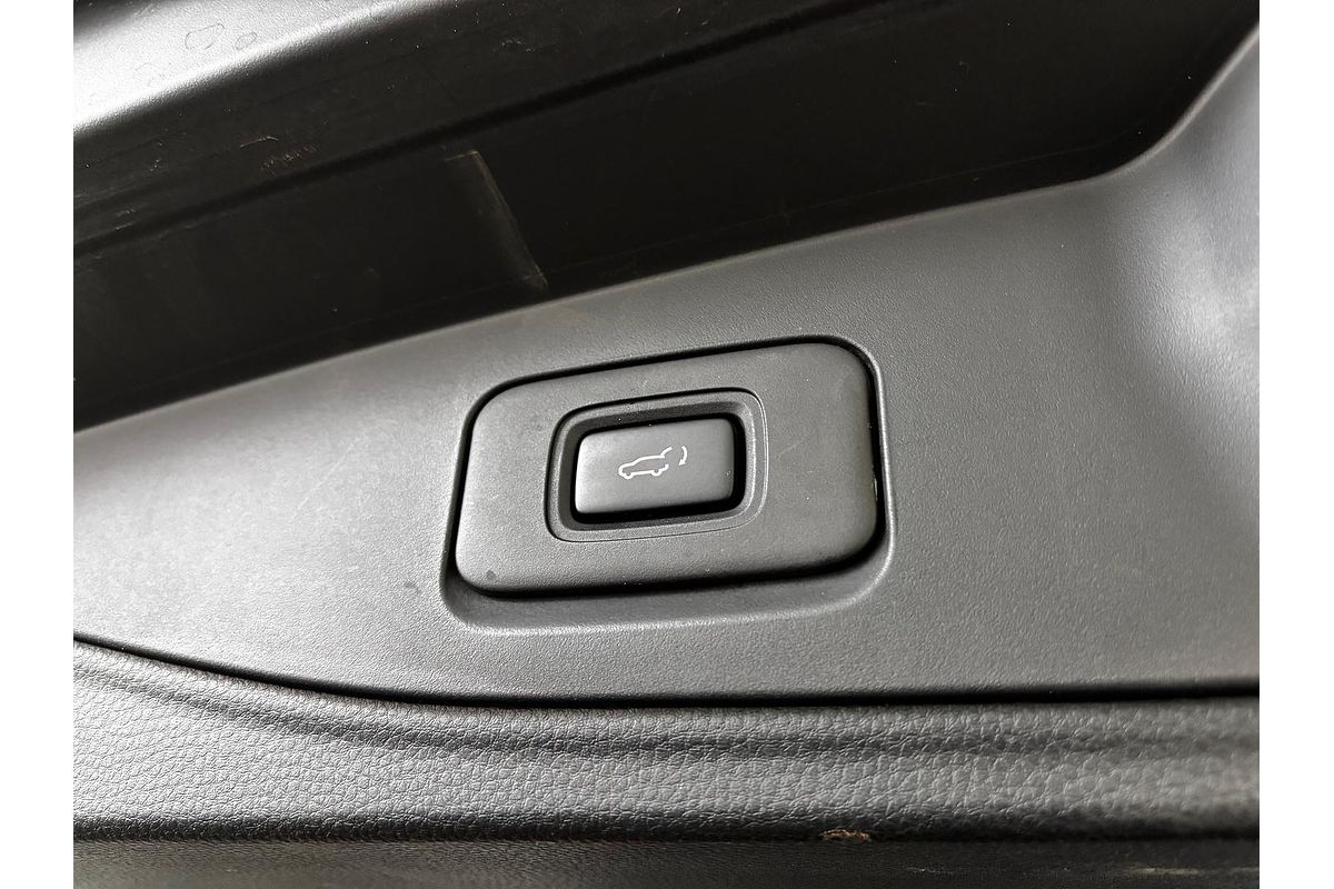 2023 Isuzu MU-X LS-U