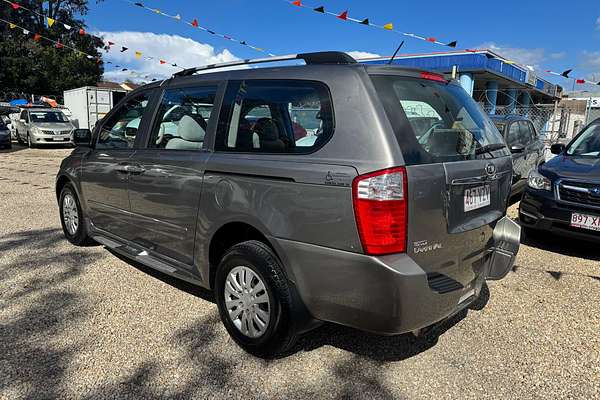 2010 Kia Carnival S VQ