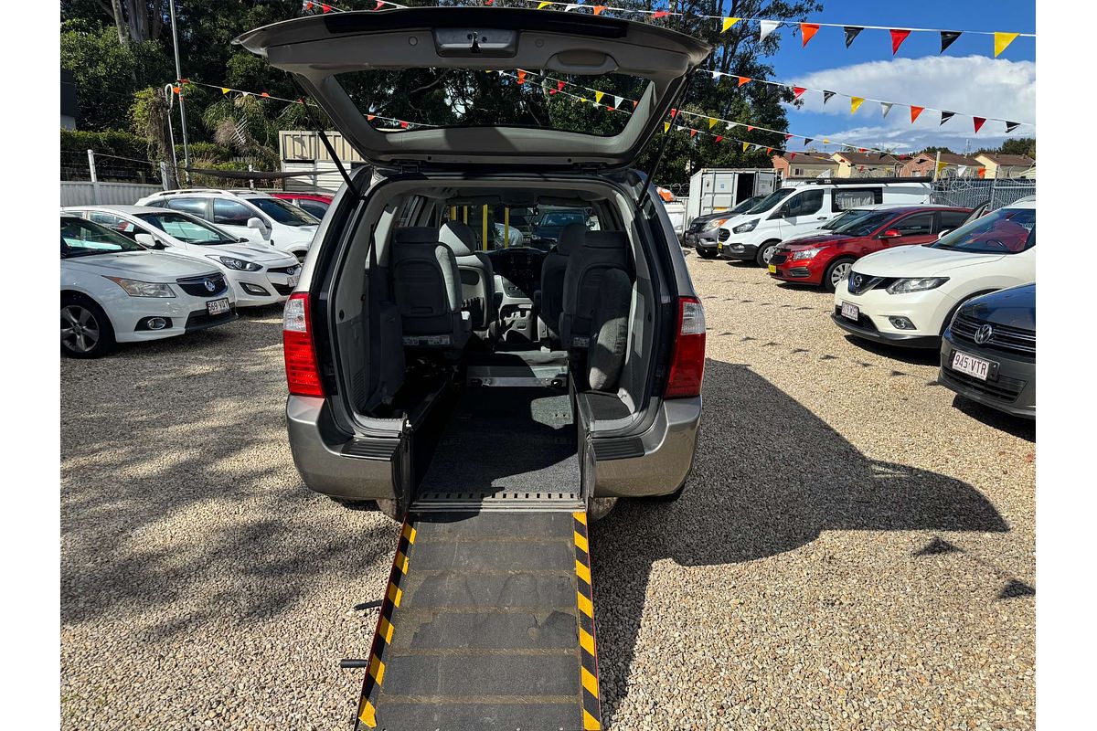 2010 Kia Carnival S VQ