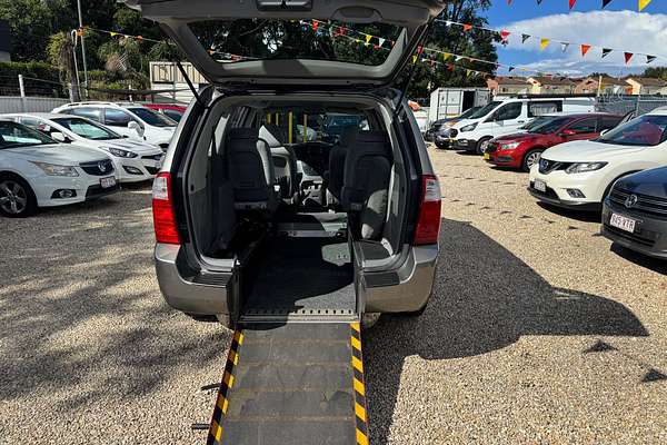 2010 Kia Carnival S VQ