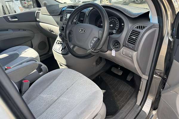 2010 Kia Carnival S VQ