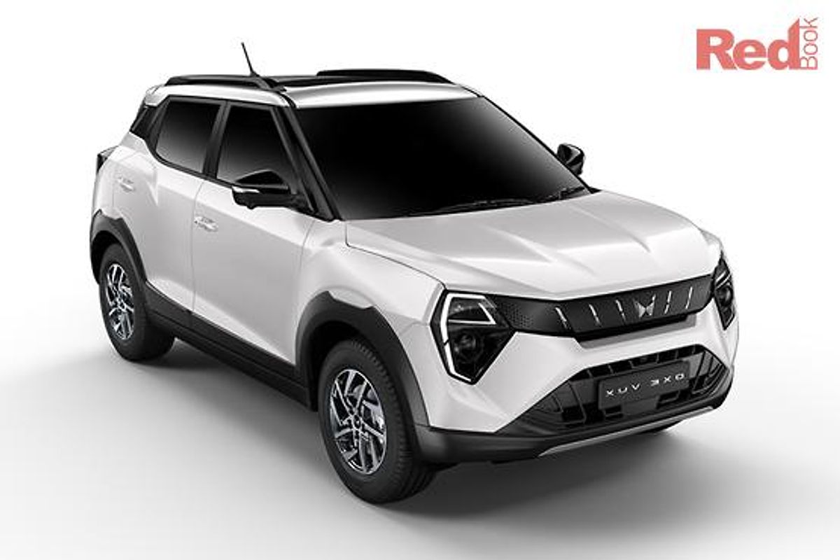2025 Mahindra XUV3XO AX5L