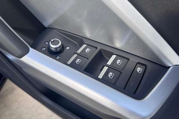 2025 Audi Q3 35 TFSI S line edition F3