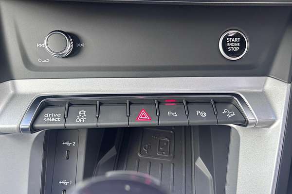 2025 Audi Q3 35 TFSI S line edition F3