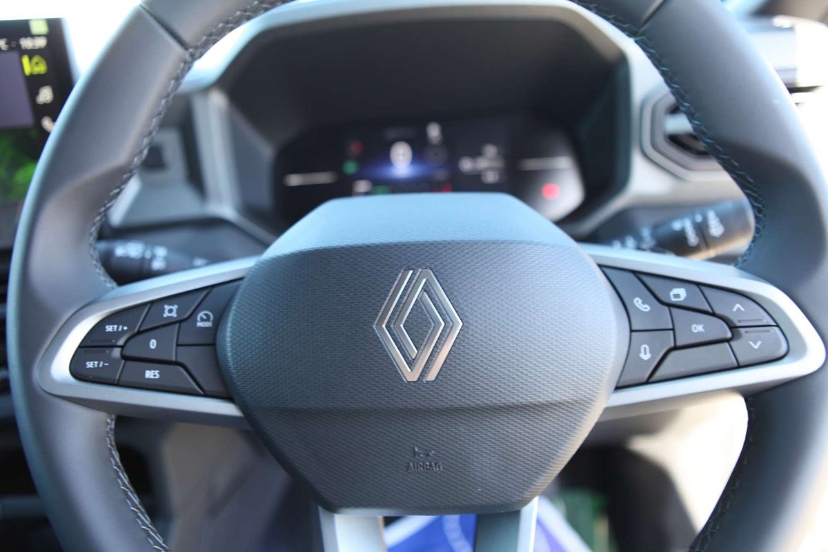 2025 Renault Duster Techno X1311