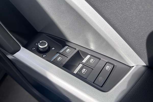 2025 Audi Q3 35 TFSI S line edition F3