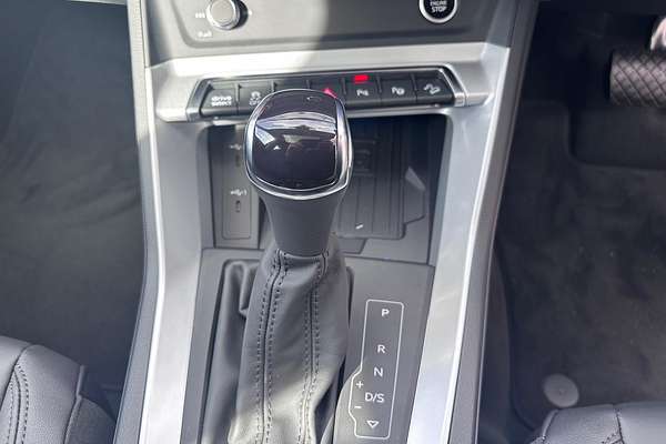 2025 Audi Q3 35 TFSI S line edition F3
