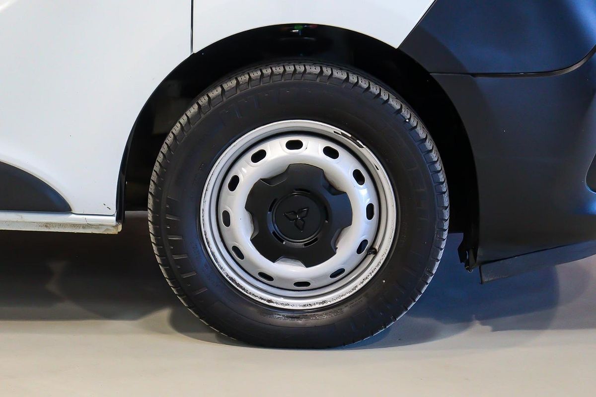2020 Mitsubishi Express GLX SN LWB