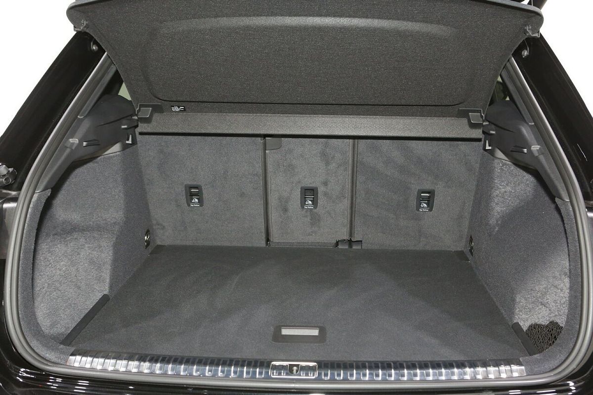 2024 Audi Q3 40 TFSI S line F3