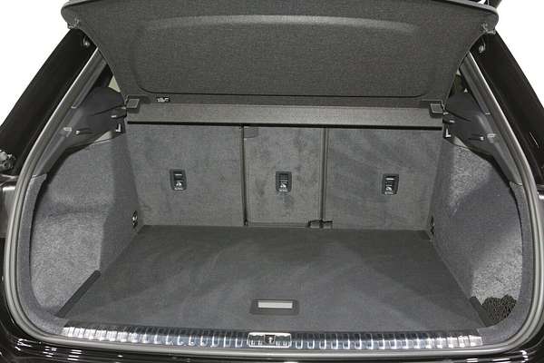2024 Audi Q3 40 TFSI S line F3