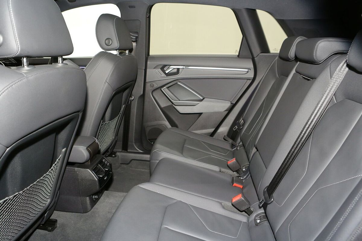 2024 Audi Q3 40 TFSI S line F3