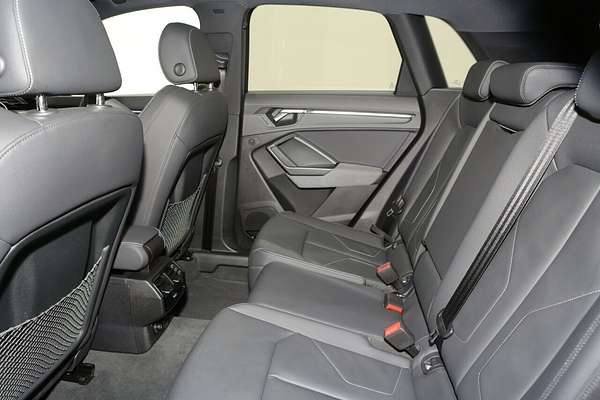 2024 Audi Q3 40 TFSI S line F3