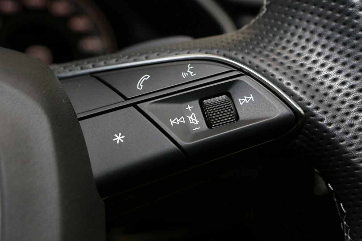 2024 Audi Q3 40 TFSI S line F3