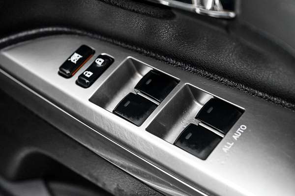 2014 Toyota Landcruiser Sahara VDJ200R