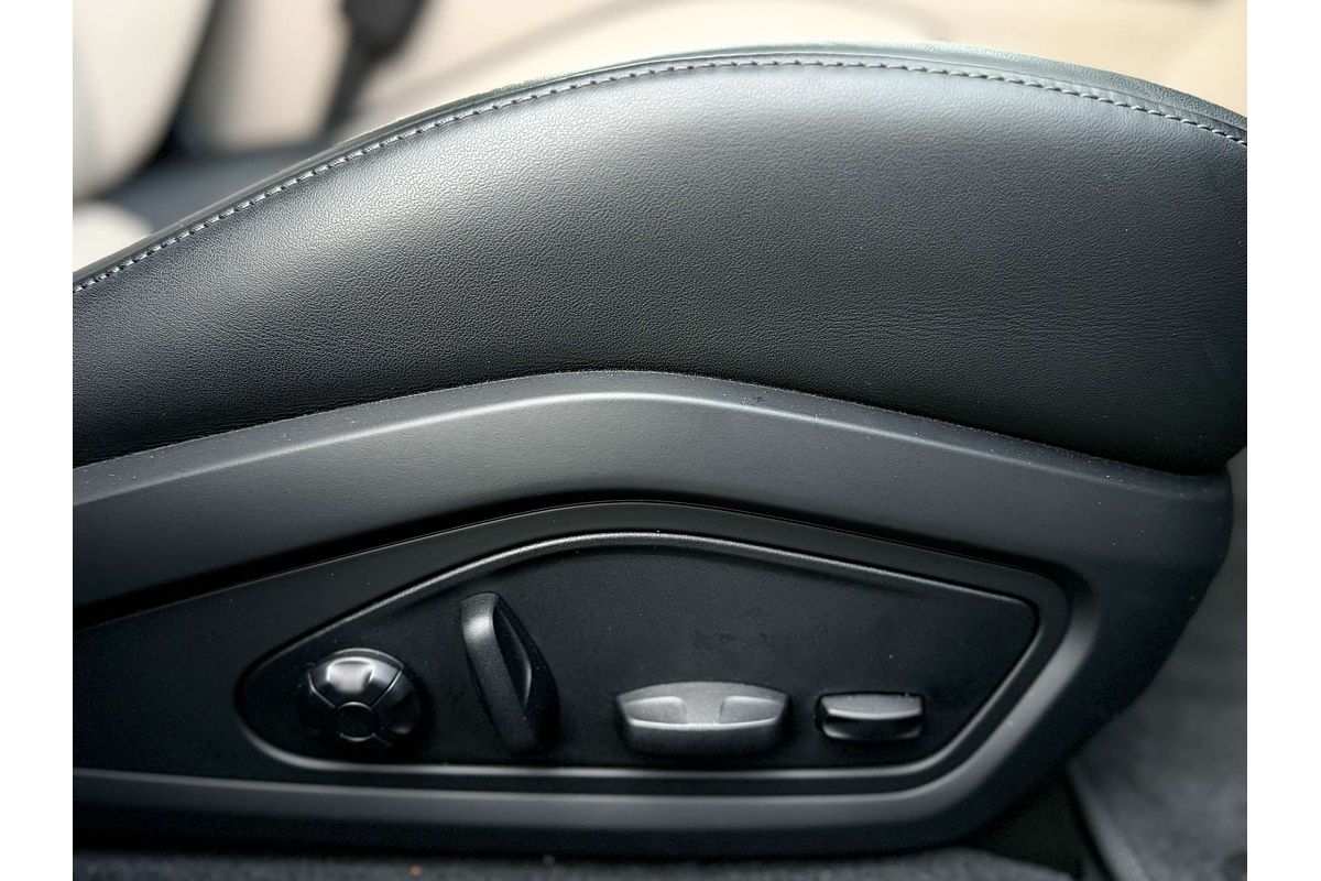 2023 Porsche Taycan  Y1A