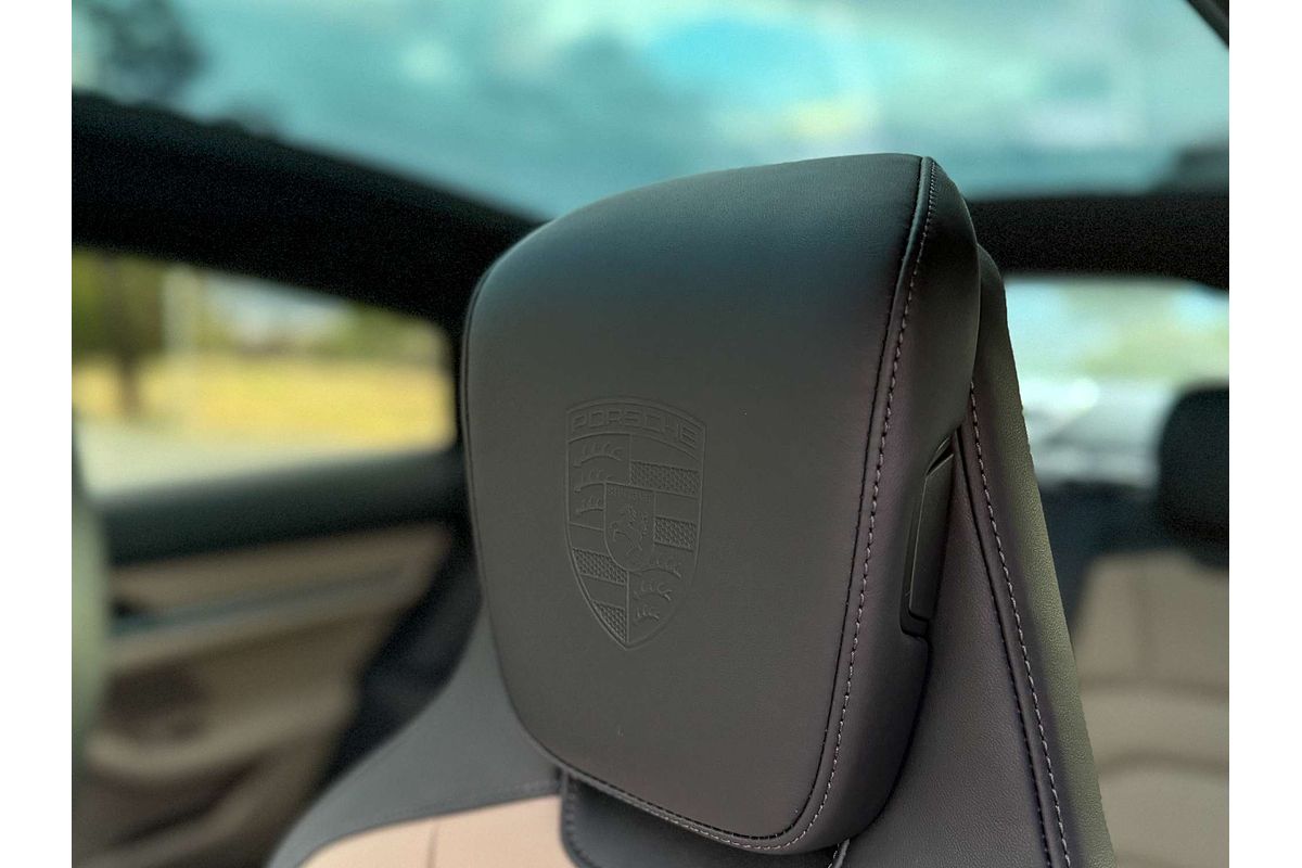 2023 Porsche Taycan  Y1A